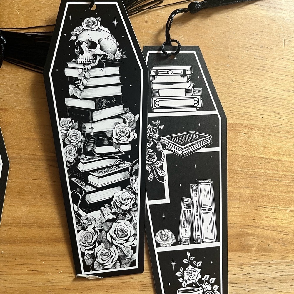 3 Skull Coffin Shaped Bookmarks - Picture 2 of 4